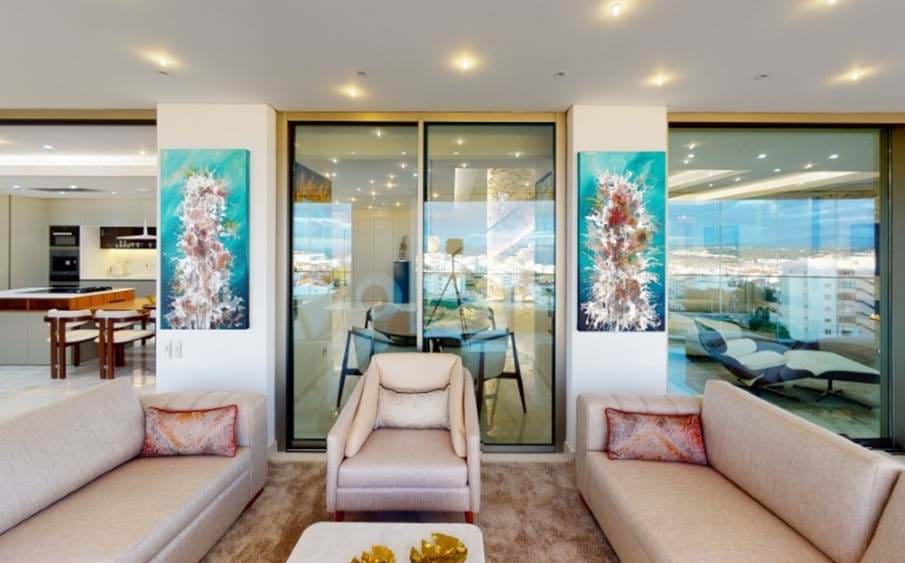 Penthouse, terrasse privée, vues panoramiques, finitions de luxe