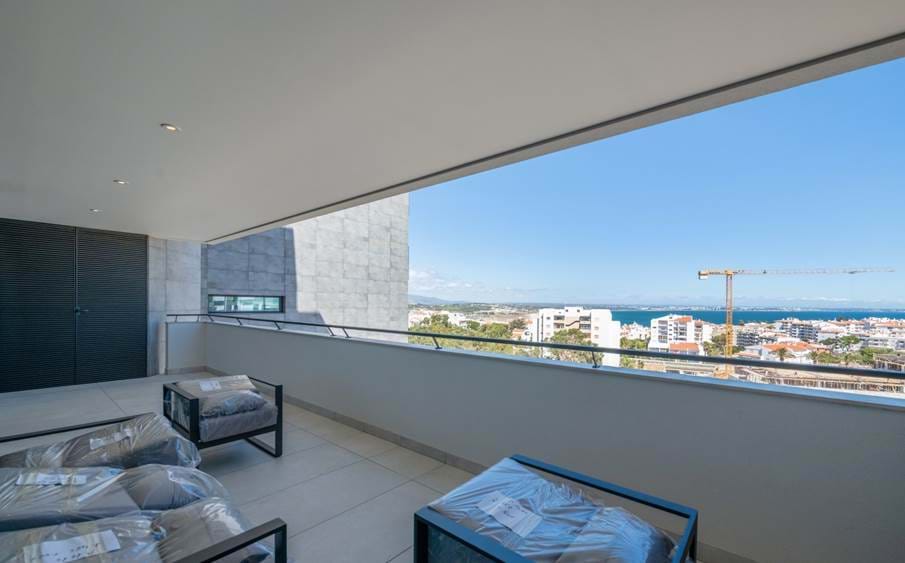 High quality finishes,short walking distance from the city center and the beach