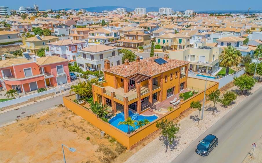 Villa à vendre quartier résidentiel,Villa de 4 chambres à vendre à Lagos, Villa de 4 chambres à vendre à Lagos,Villa à vendre Algarve,villa à vendre architecture moderne