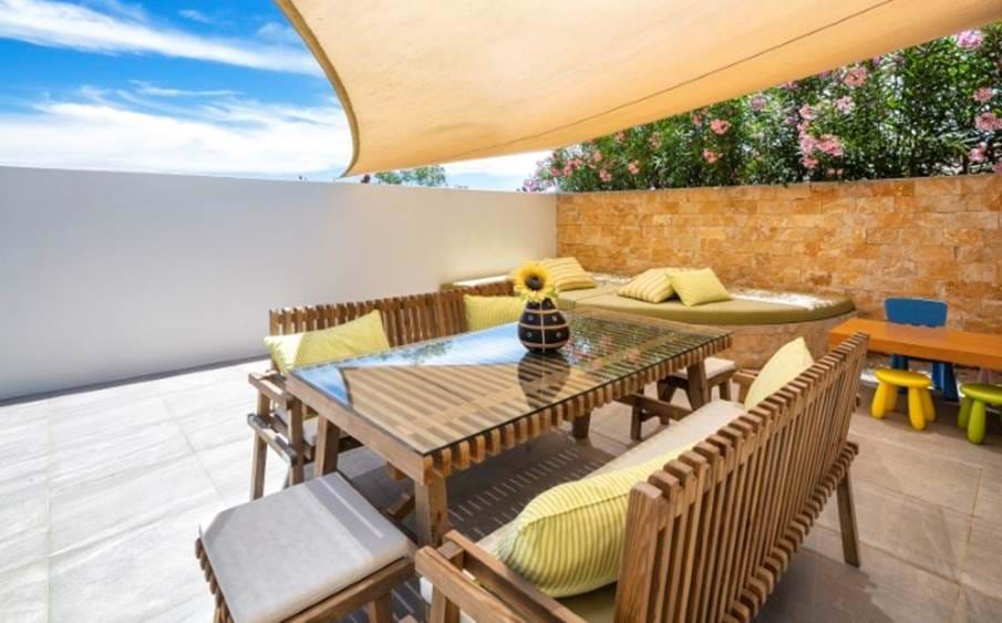  Spectacular villa for sale in Porto de Mós,Privileged location,A few minutes walk from the beach,High quality finishes,A short drive from the city center