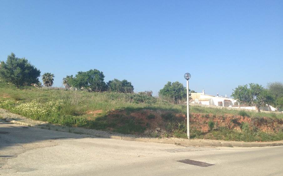 350m2 of construction,Good location,Atalaia,Plot with 2.700m2