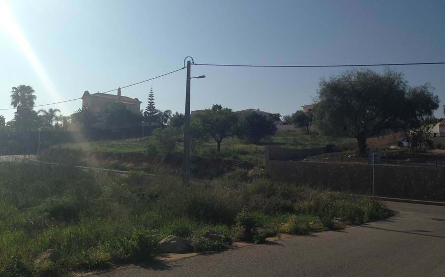 350m2 of construction,Good location,Atalaia,Plot with 2.700m2