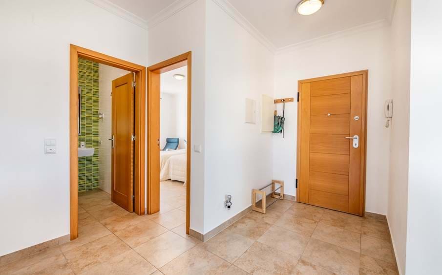 Porto do mós,close to beach,small condominium,shared pool,top floor,2 bed,2 bathroom