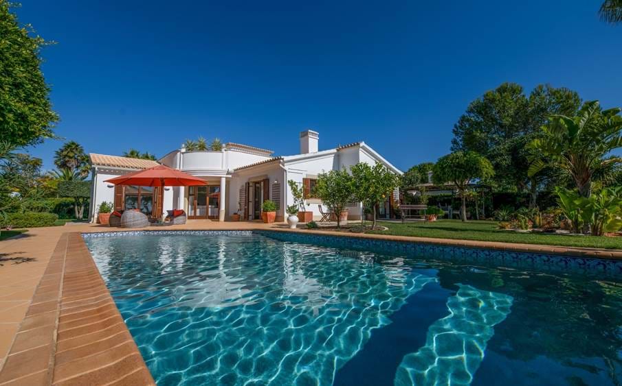 Villa zu verkaufen,Burgau,Privates Schwimmbad,Tennisplätze,Strand,Naturpark,Portugal