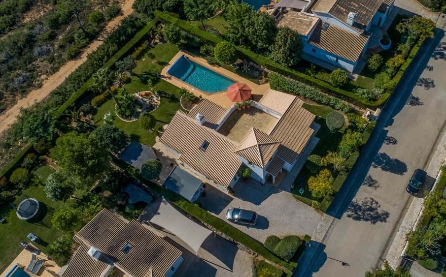 villa à venda,burgau,piscina privada,quadras de tênis,praia,parque natural,portugal