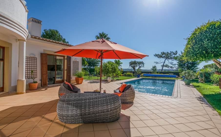 Villa zu verkaufen,Burgau,Privates Schwimmbad,Tennisplätze,Strand,Naturpark,Portugal