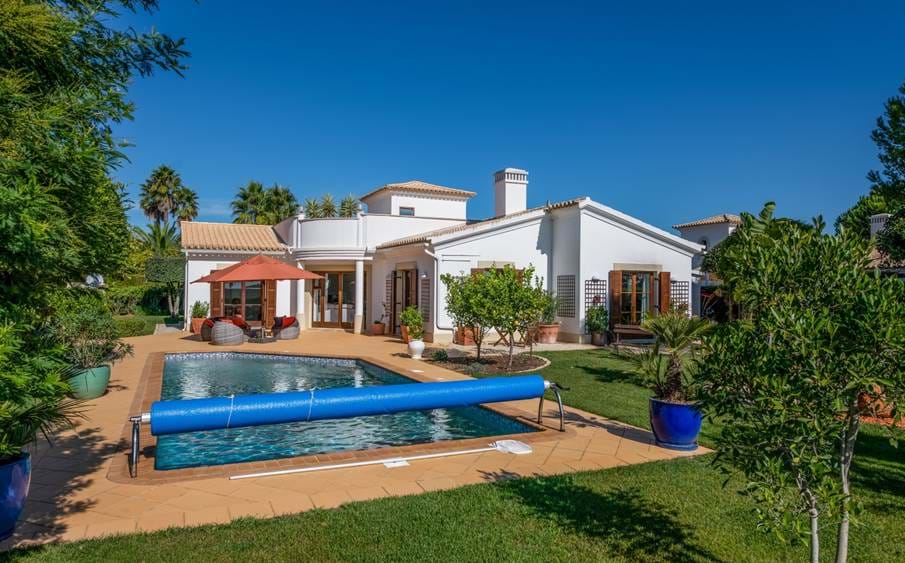 Villa à vendre,burgau,piscine privée,courts de tennis,plage,parc naturel,portugal