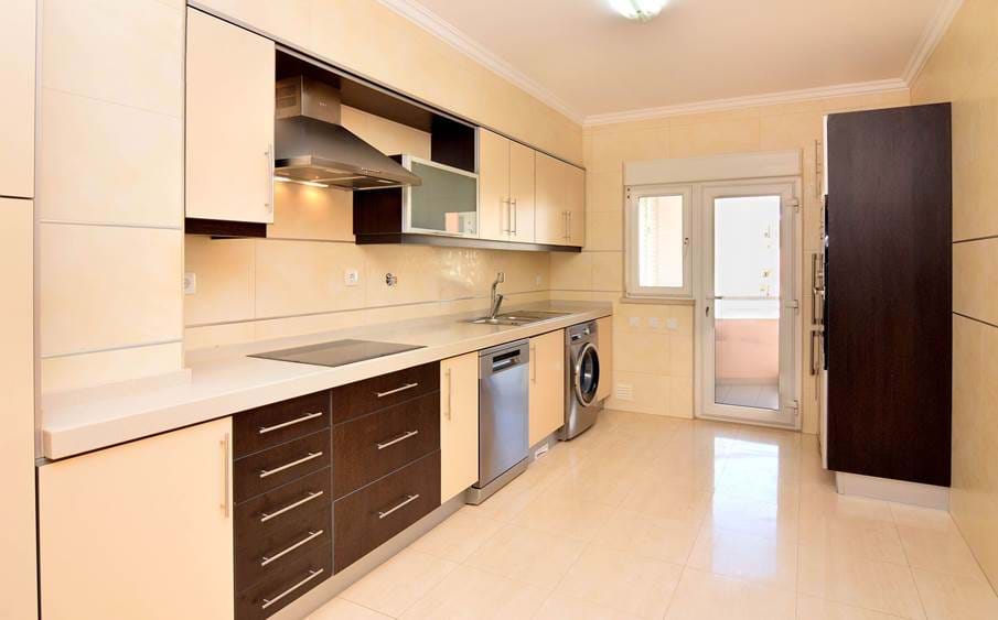 Spacious apartment,Large terraces,Good location,indoor pool,Near supermarkets and marina