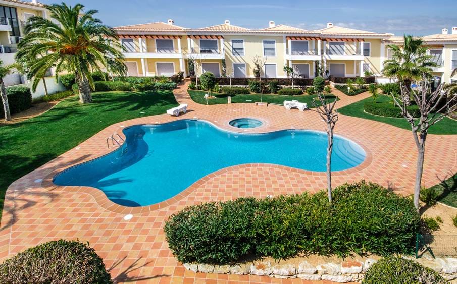 2 bedrooms,2 bathrooms,shared pool,ground floor,direct access to pool,small private garden
