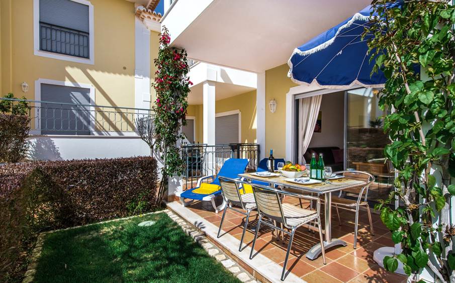 2 bedrooms,2 bathrooms,shared pool,ground floor,direct access to pool,small private garden