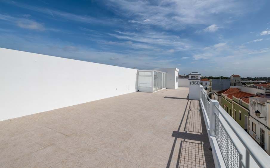 Portimão,Praia da Rocha,5 bedrooms,close to all amenities,large terrace