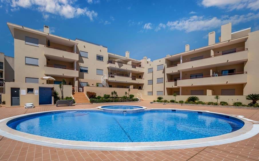 2 bedroom,communal pool,wi-fi,eclectic style,air con