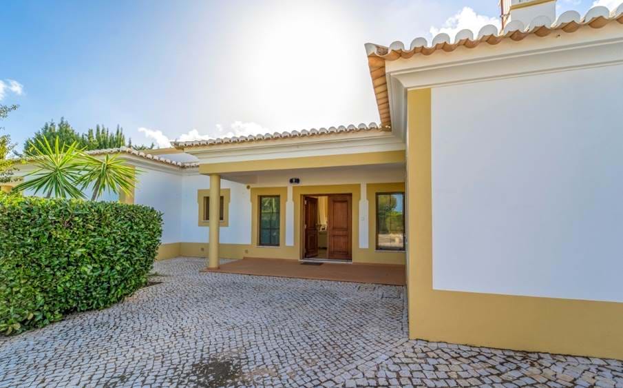 villa for sale,Villa for sale in Algarve with private pool,Algarve houses for sale,villa for sale in portugal algarve,property for sale in Burgau Portugal
