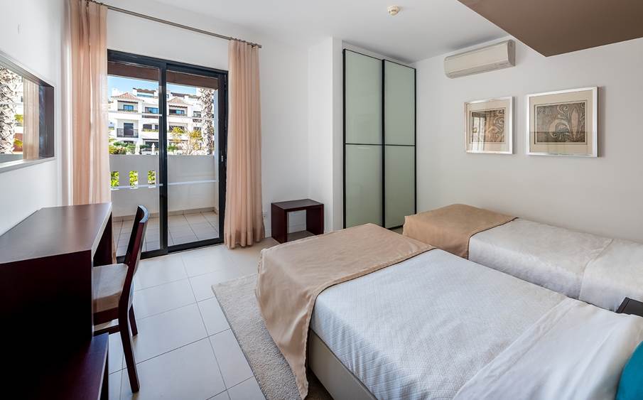 3 bed apartment,sea view apartment,resort algarve