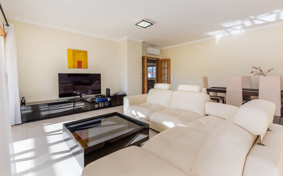 Very spacious apartment,Spectacular terrace,Good location,Walking distance to city center,Swimming pool