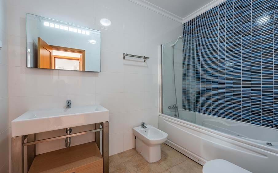 2 bedroom,2 bathrooms,shared swimming pool,Porto de Mós,1st floor