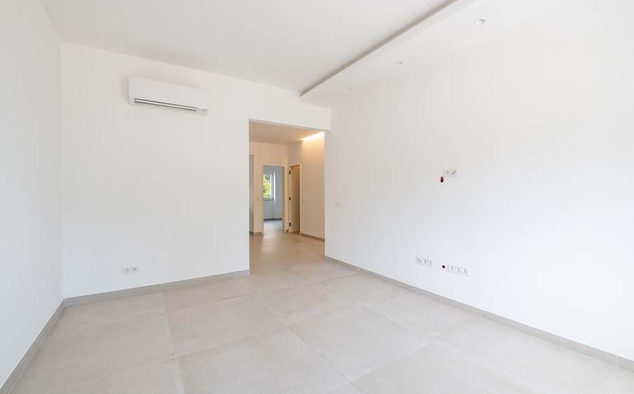 2 bed apt Lagos,refurbished apt in Lagos,large 2 bed,2bed with easy access,properties for sale in Algarve