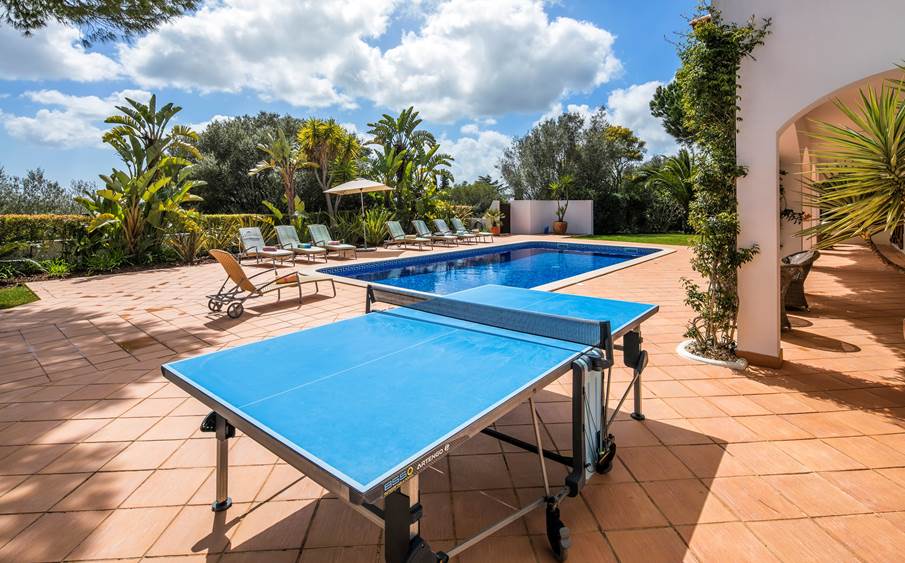 luxury ,4 bedrooms,swimming pool,quiet,one level property,colinas verdes,perfect getaway