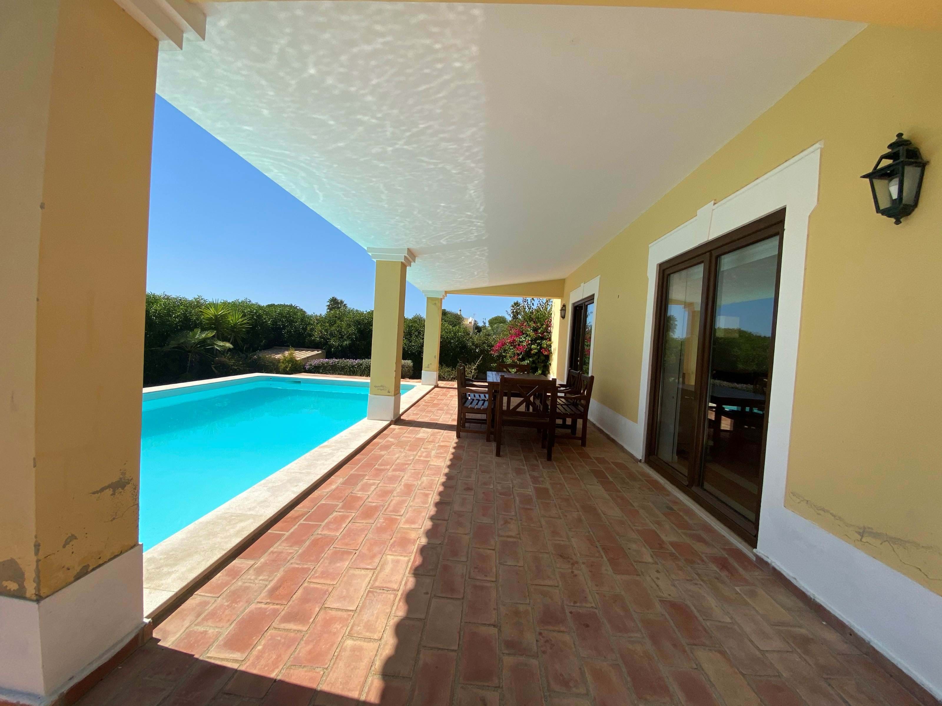 Villa with private pool in first line of sea in Luz