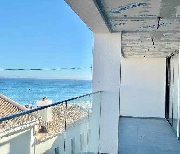 3+1 apartment, located next to the beach with excellent sea view.