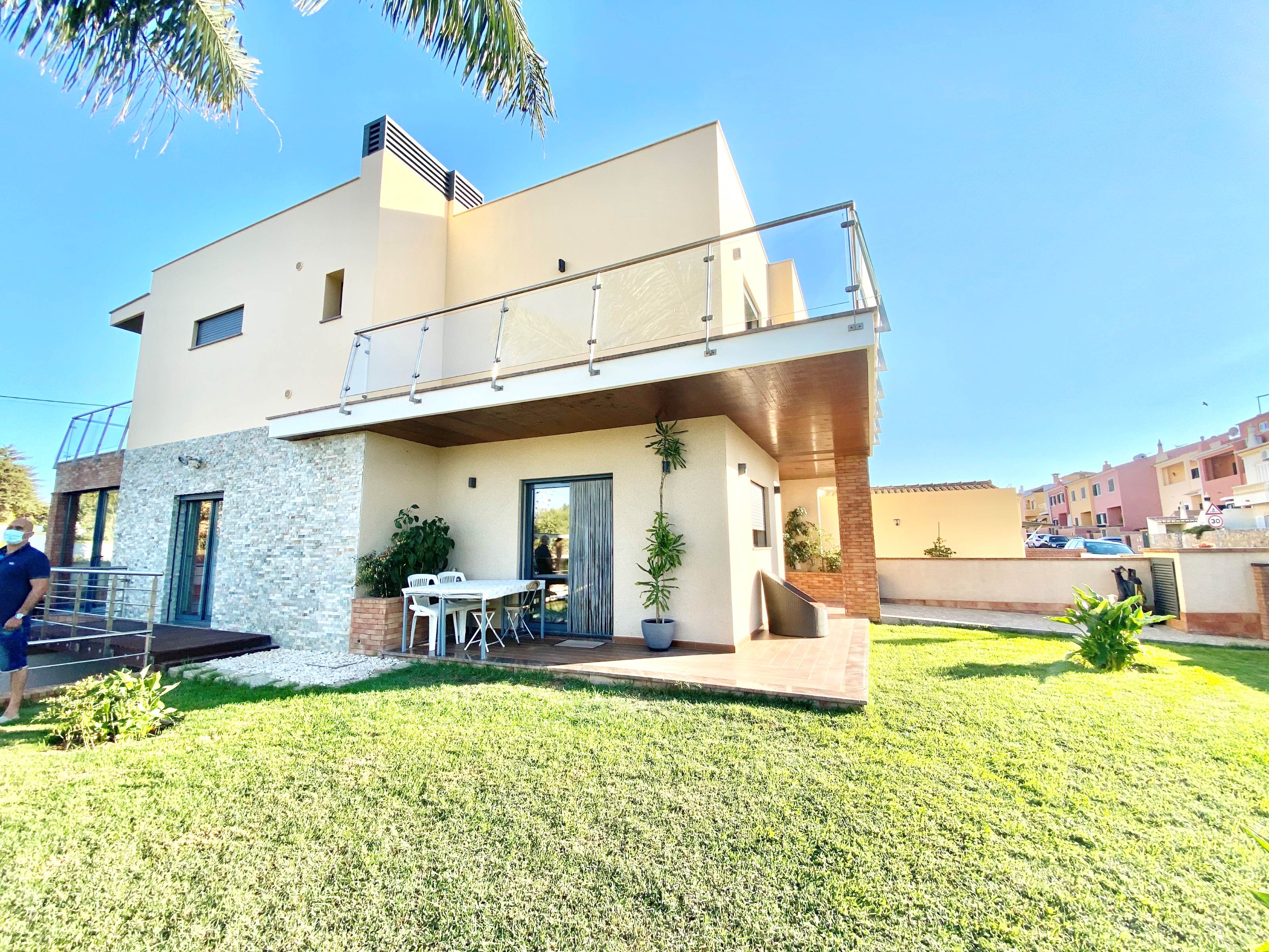 3 bedroom villa, garage 5 minutes from the Gulf of Palmares.