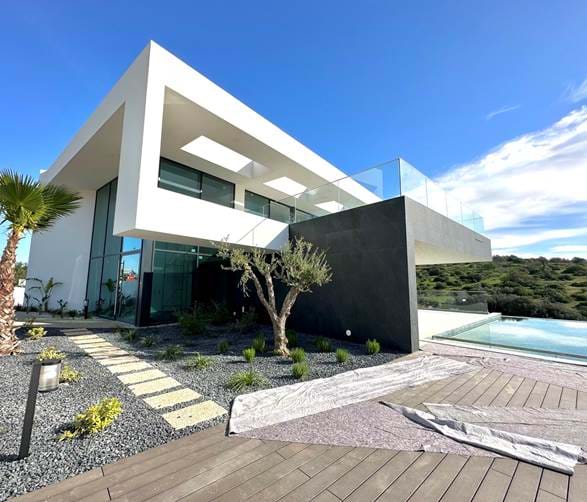 Villa com 4 quartos ao lado do mar, piscina aquecida, Lagos/Algarve.