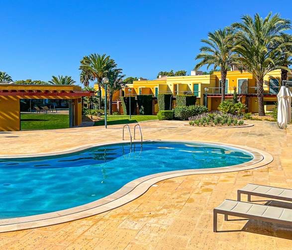 THREE BEDROOM +1 VILLA WITH POOL BY THE BEACH IN LUZ