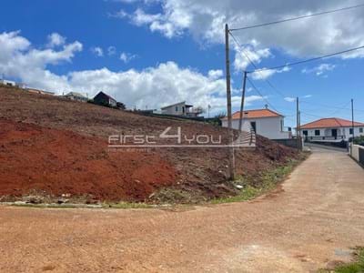 Land with 1640sqm