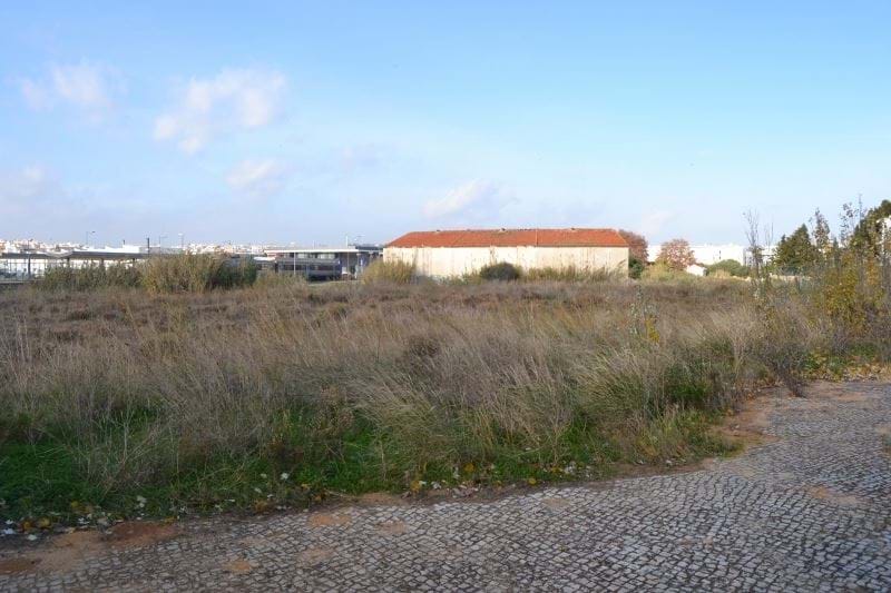 Lagos – Meia Praia – Business - Large plot in privileged  location, In front of the Marina, near the beach and city center 