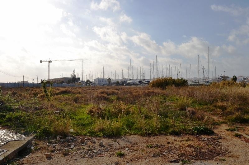 Lagos – Meia Praia – Business - Large plot in privileged  location, In front of the Marina, near the beach and city center 