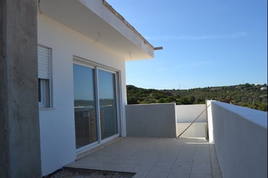 PORTELAS - Beautiful detached villa with swimming pool, in open plan. Rural location.