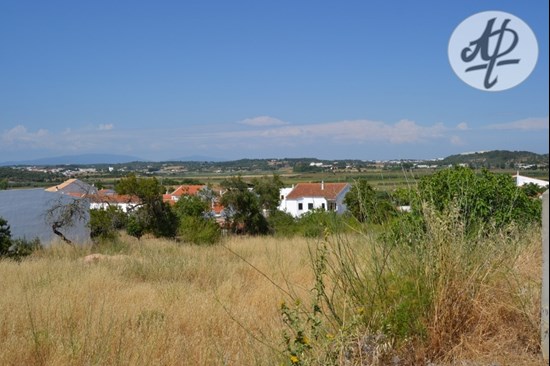 Lagos - Portelas - Opportunity to purchase  this  plot and build a large house with beautiful countryside views!