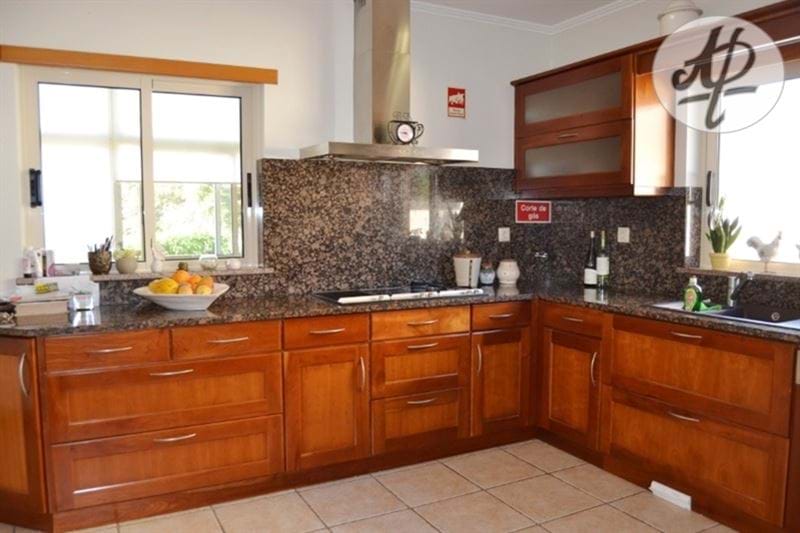 Montinhos da Luz–quality property–modern and lovely 3 bedrooms villa with mezzanine and huge garage in privileged location! With lovely sea views!!