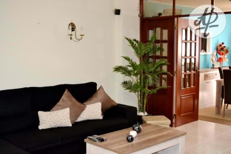 LAGOS – Chinicato – Nice 4 bedrooms townhouse in a quiet and residential area, just 5 minutes drive from Lagos.