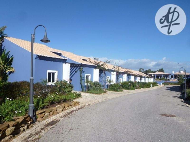 Complex touristic - Lovely townhouses between the countryside and the sea. To buy and rent or spend a pleasant and luxurious holidays!