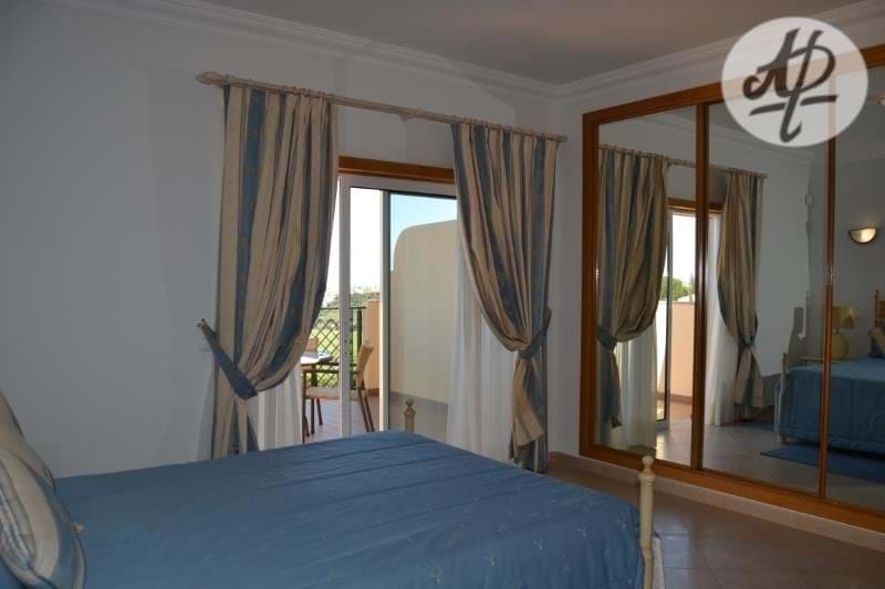 Lovely and bright 4 bedrooms villa with private pool, lovely gardens and sea views 