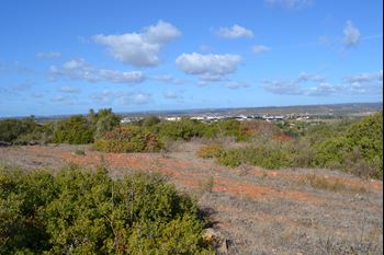 Plot of land overlooking the countryside, sea and the Ria de Alvor 