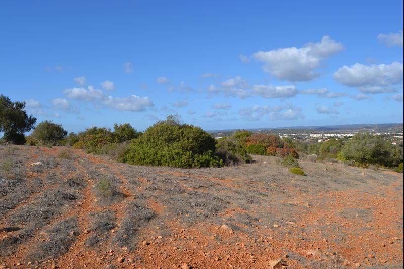Plot of land overlooking the countryside, sea and the Ria de Alvor 
