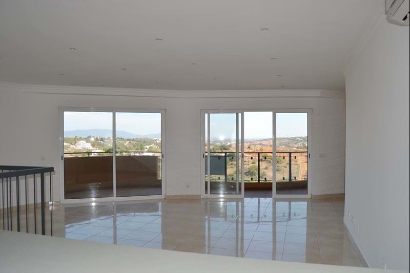 Luxury & modern  duplex 3 bedrooms apartment in a private condominium,  outdoor and indoor pool, sauna and gym!