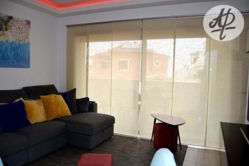 Lagos - Stunning 1 bed apartment + 1 office or 2nd bedroom, and 2 baths located in a prime and residential area of ​​the city of Lagos !
