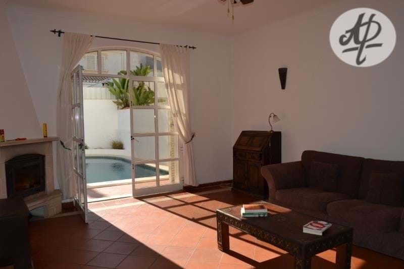 Lagos - Cozy 3 Bedrooms and 3 bathrooms townhouse with pool and small garden. Within walking distance to the beach and city center