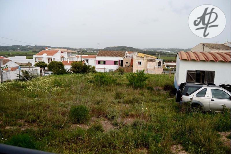 VILLA - 2 Storey detached villa with 3 Bedrooms, 3 Bathrooms and Garage Offer the opportunity to build more 2 villas with 200m2 each!