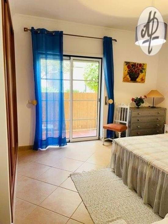 Apartamento com 1 quarto para alugar anualmente na Praia da Luz