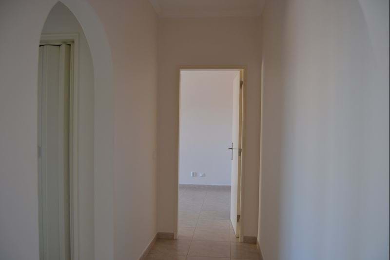 Spacious 2 bedrooms Apartment w/2 private suite, garage and storage 