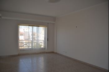 Spacious 2 bedrooms Apartment w/2 private suite, garage and storage 