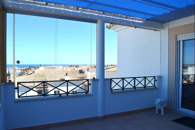 Stunning 3 bedrooms Penthouse with panoramic views from Lagos 