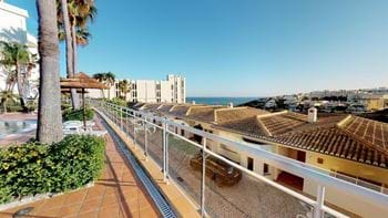 Apartamento T1 com piscina comum e bonitos jardins, perto da belíssima praia de Porto de Mós.