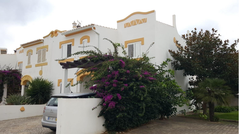 Villa with 3 bedrooms, 3 bathrooms, garden, BBQ, pool and terraces for sale in Lagos