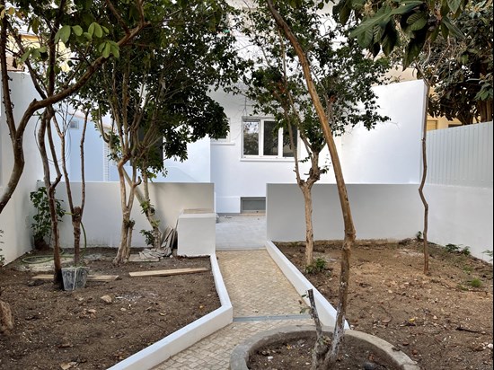 Apartamento T2 moderno e remodelado com jardim privado no centro da cidade, a pé para qualquer lado! Para vender ​em Portimã