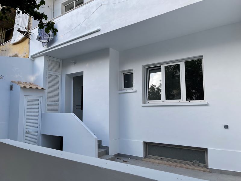  Modern and renovated 2 bedroom apartment with private garden in the city center, walking anywhere! To sell in Portimão